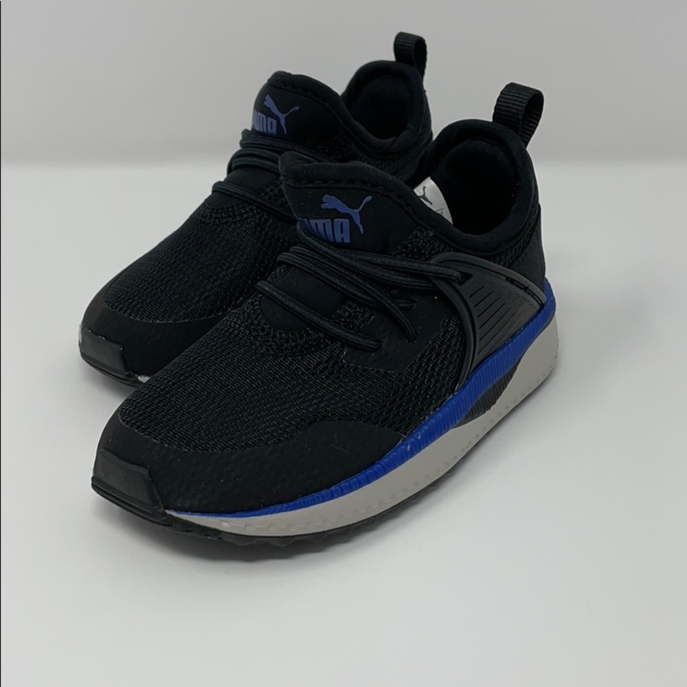 Puma Boys Size 7 No Tie Sneakers Brand New